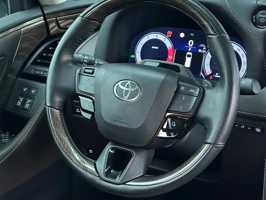 Toyota Alphard — фото 21