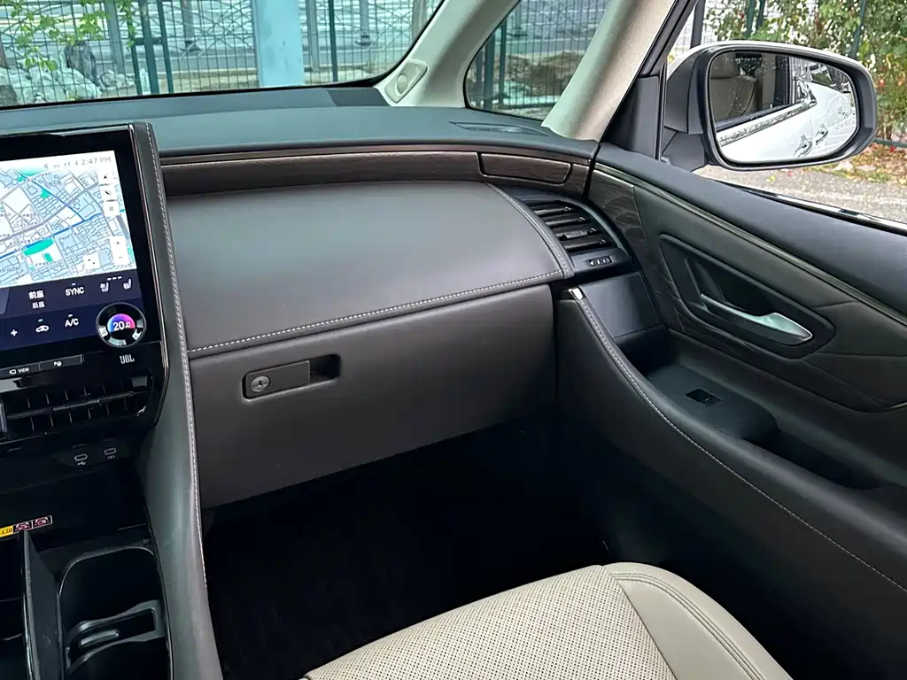 Toyota Alphard — фото 23