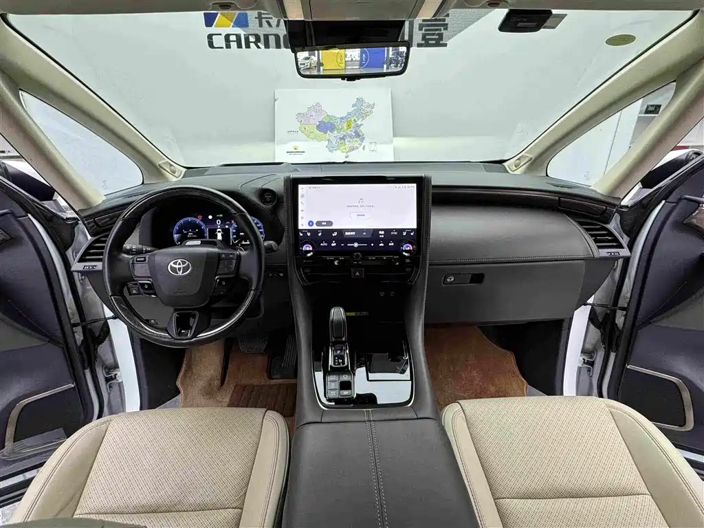 Toyota Alphard — фото 11