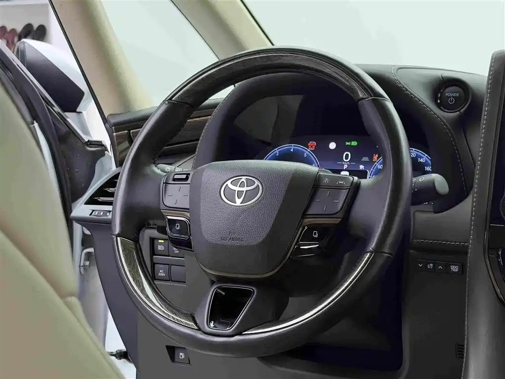 Toyota Alphard — фото 13