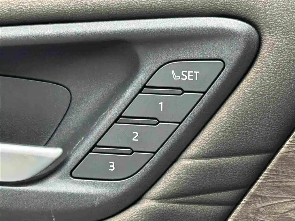 Toyota Alphard — фото 18