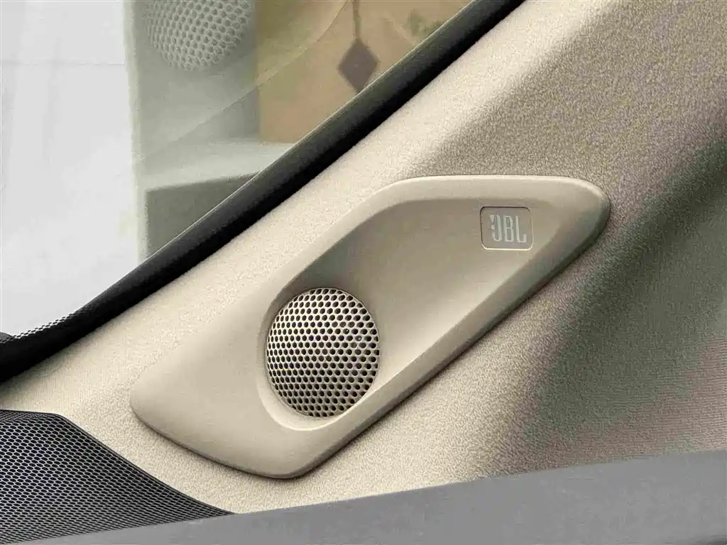 Toyota Alphard — фото 20
