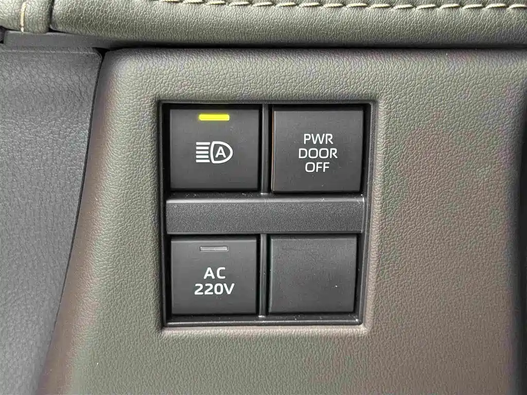 Toyota Alphard — фото 23