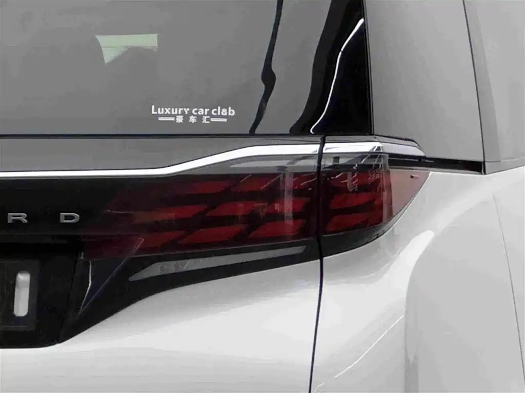 Toyota Alphard — фото 6