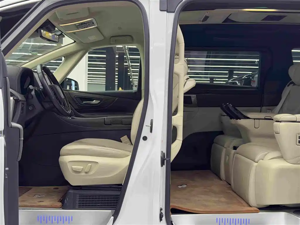Toyota Alphard — фото 8