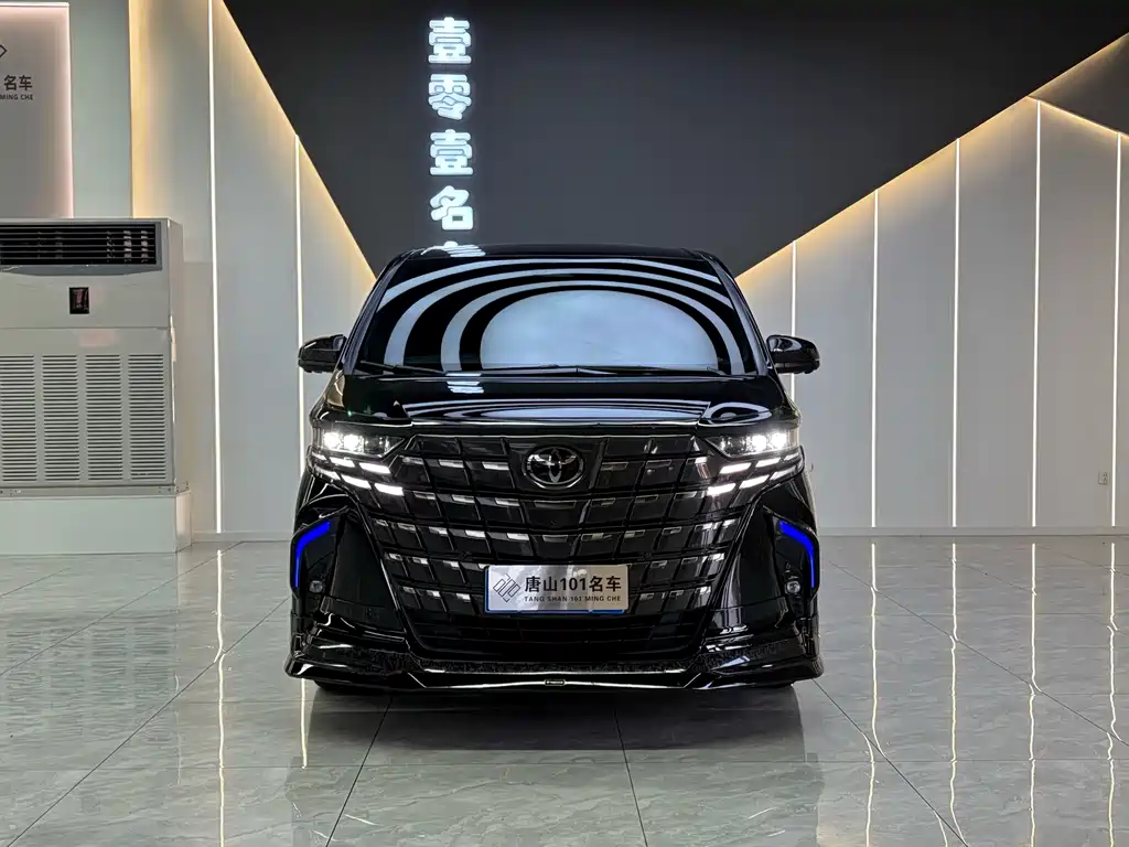 Toyota Alphard — фото 2