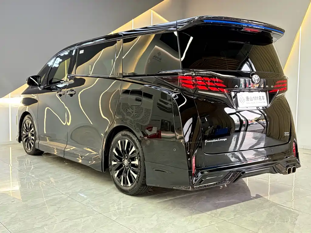 Toyota Alphard — фото 11