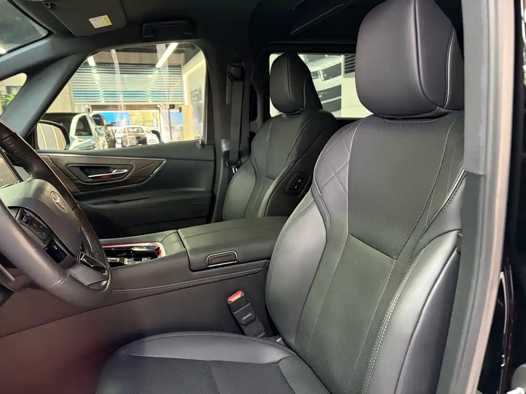 Toyota Alphard — фото 18