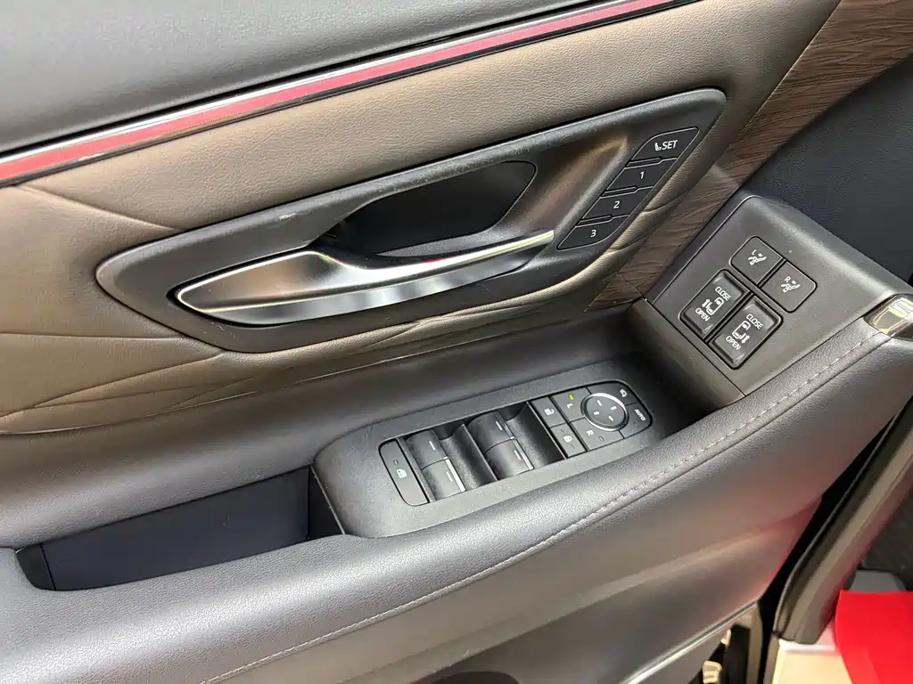 Toyota Alphard — фото 20