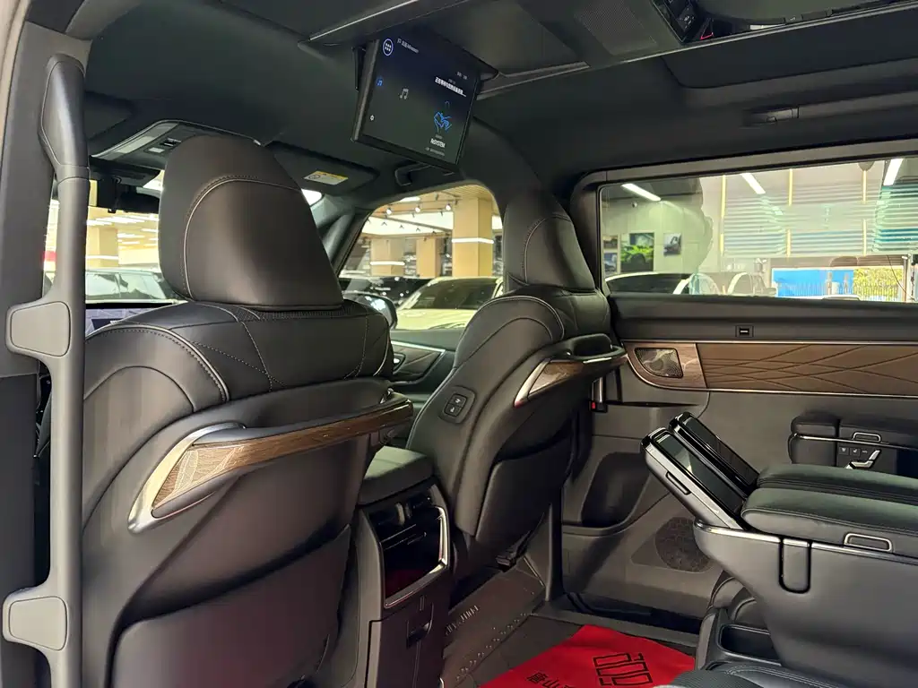 Toyota Alphard — фото 22