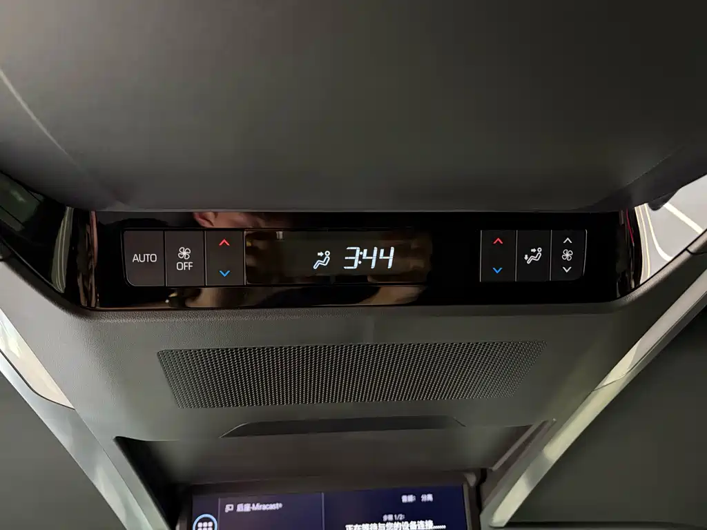 Toyota Alphard — фото 28