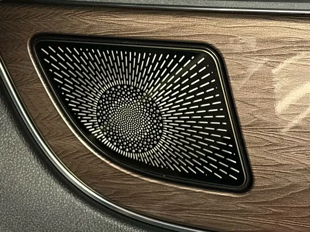 Toyota Alphard — фото 30