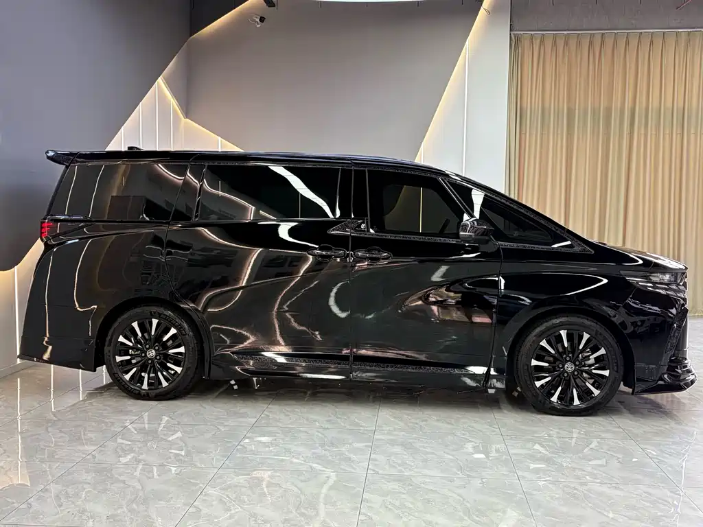 Toyota Alphard — фото 4
