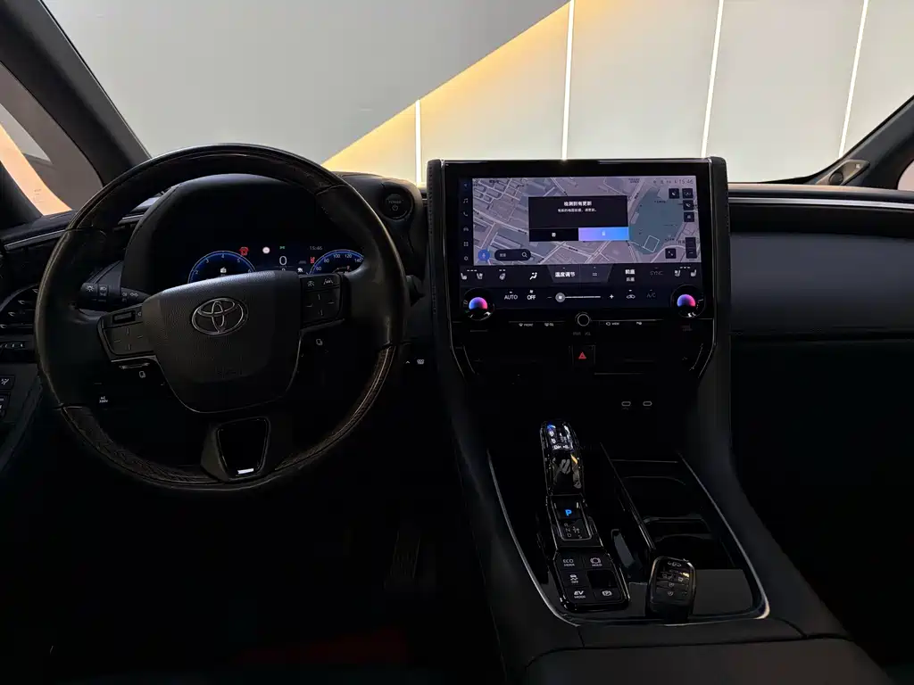 Toyota Alphard — фото 32