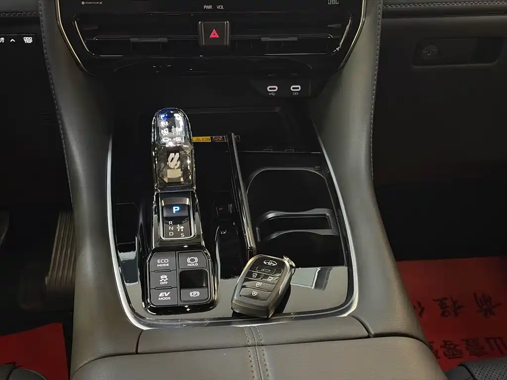 Toyota Alphard — фото 34
