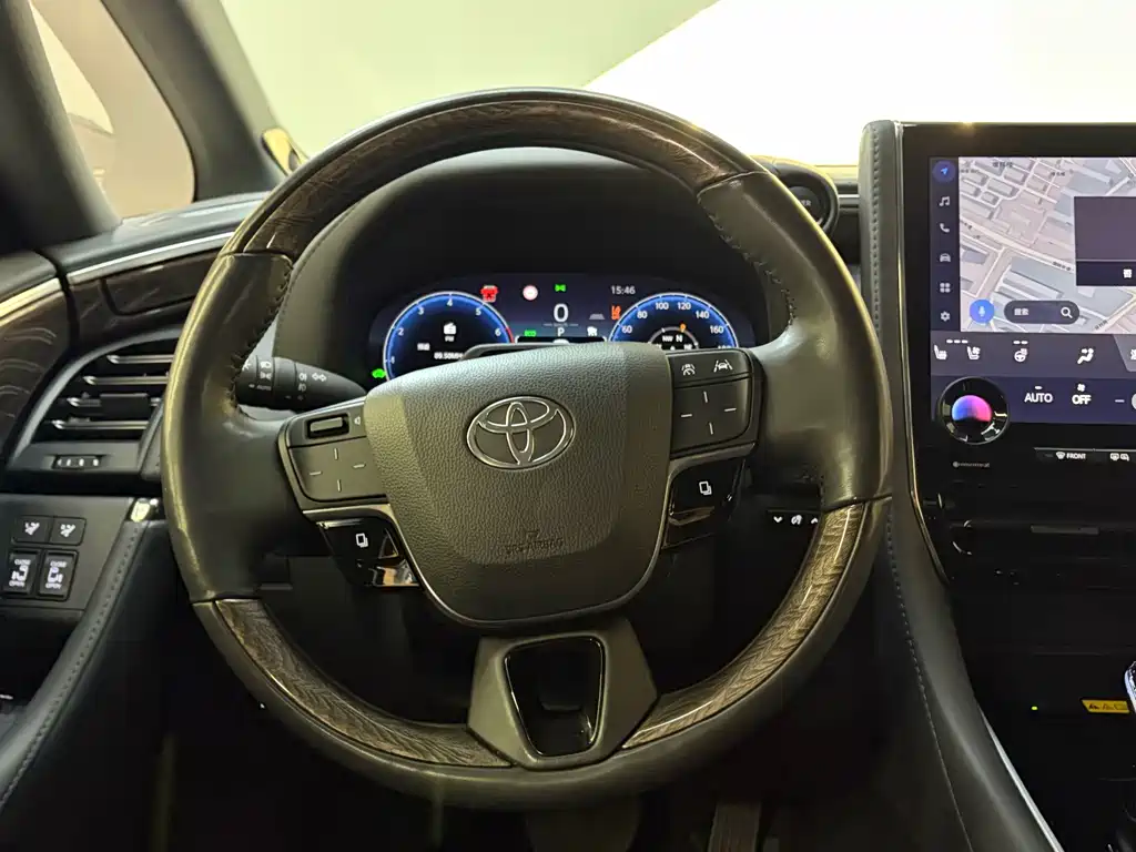 Toyota Alphard — фото 35