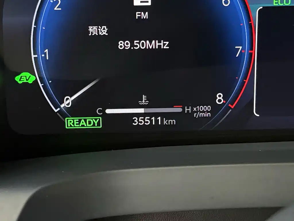 Toyota Alphard — фото 36