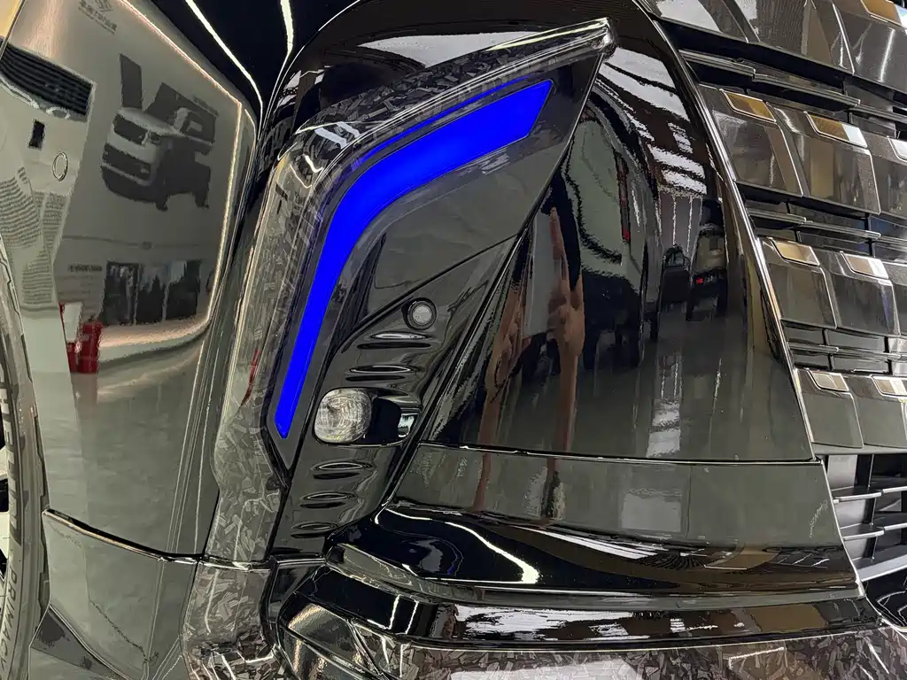 Toyota Alphard — фото 8