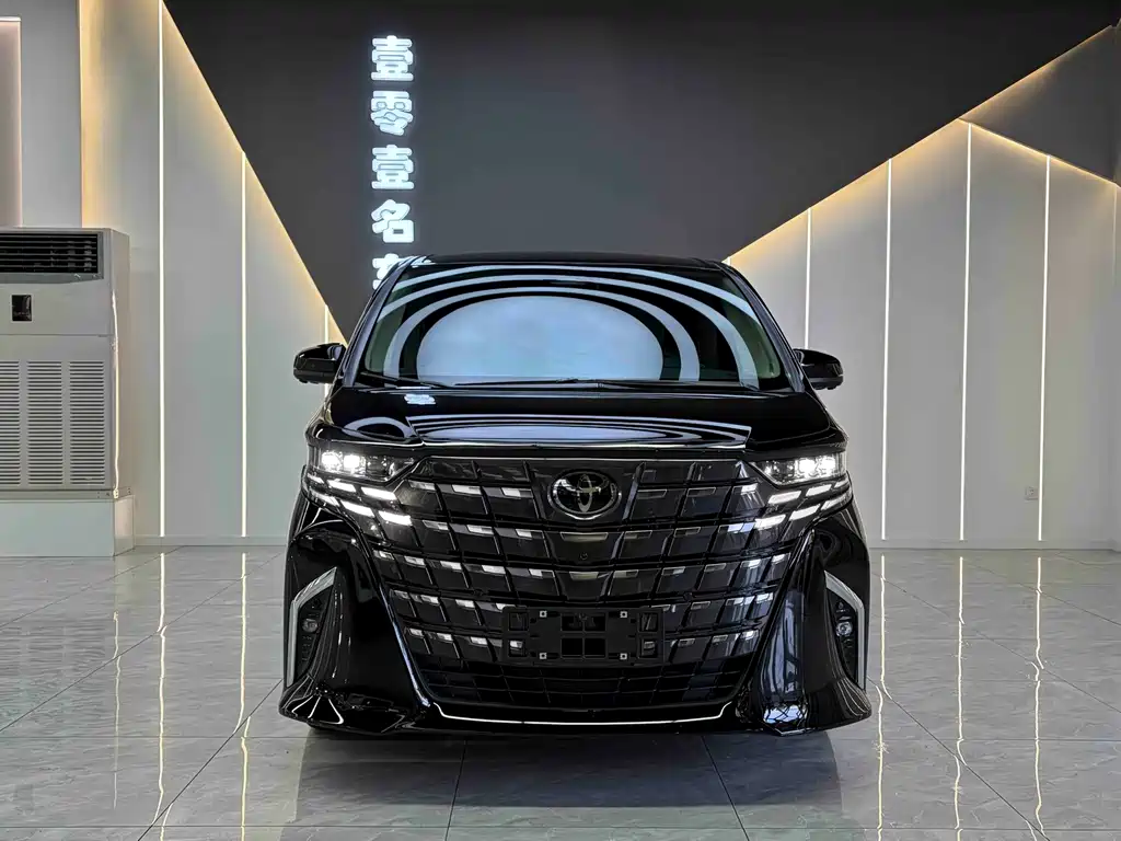 Toyota Alphard — фото 2