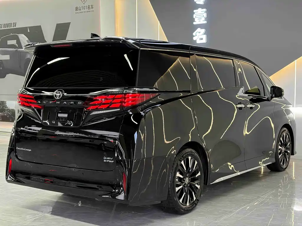 Toyota Alphard — фото 11