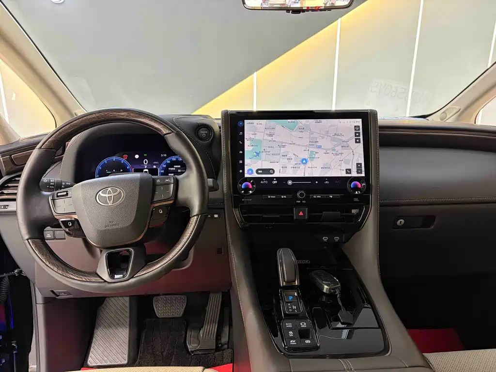 Toyota Alphard — фото 14