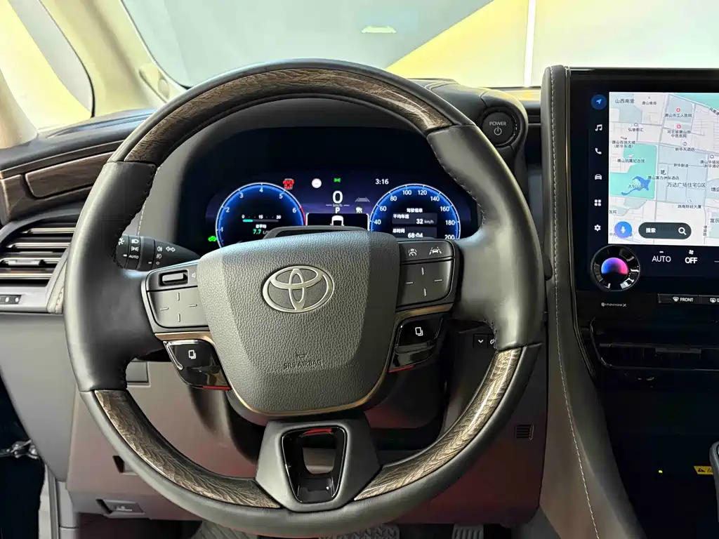Toyota Alphard — фото 17