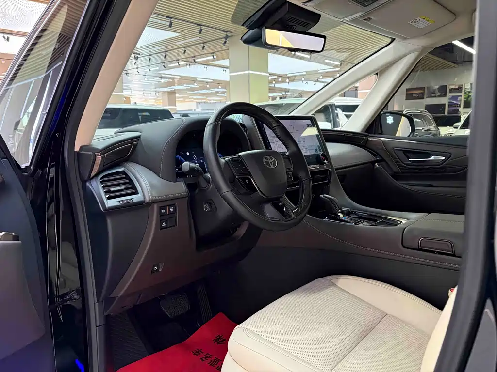 Toyota Alphard — фото 20