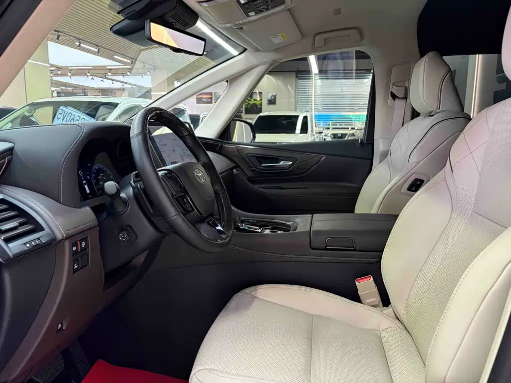 Toyota Alphard — фото 21