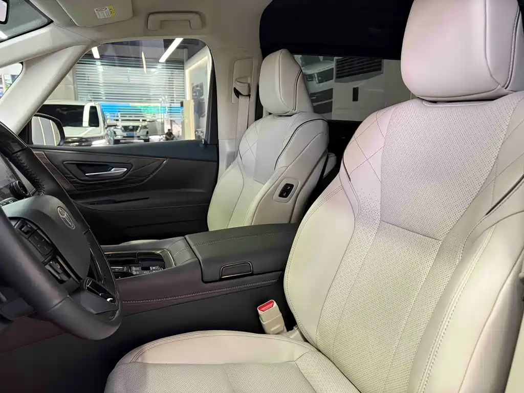 Toyota Alphard — фото 22