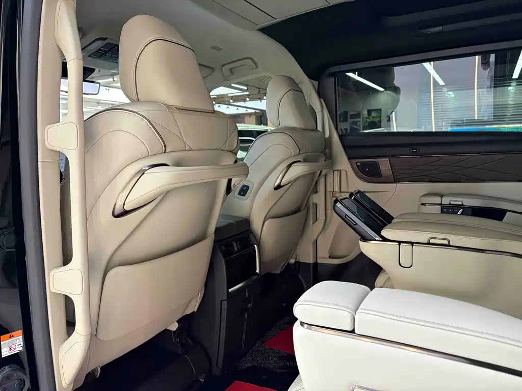 Toyota Alphard — фото 23