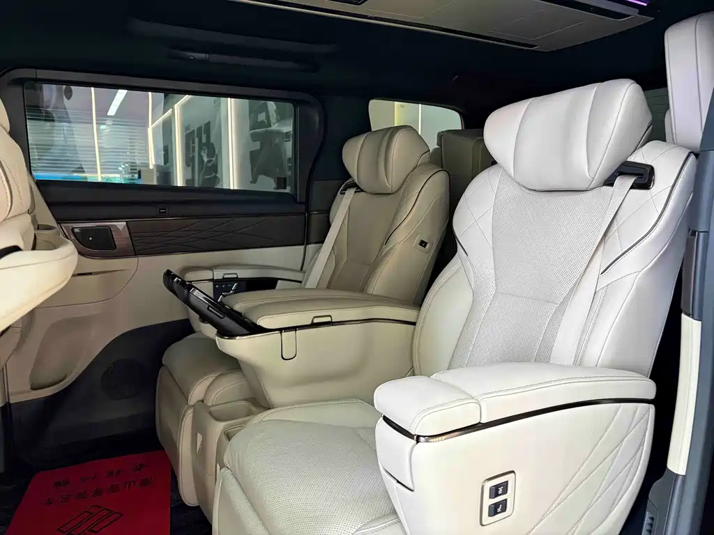 Toyota Alphard — фото 25
