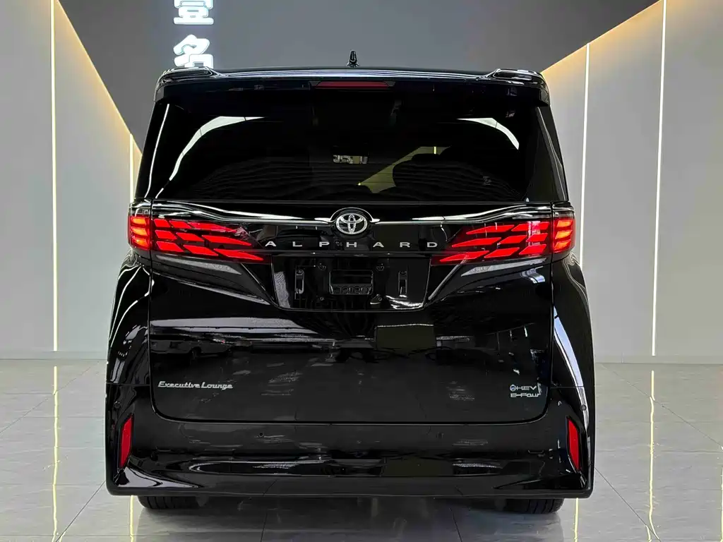 Toyota Alphard — фото 9