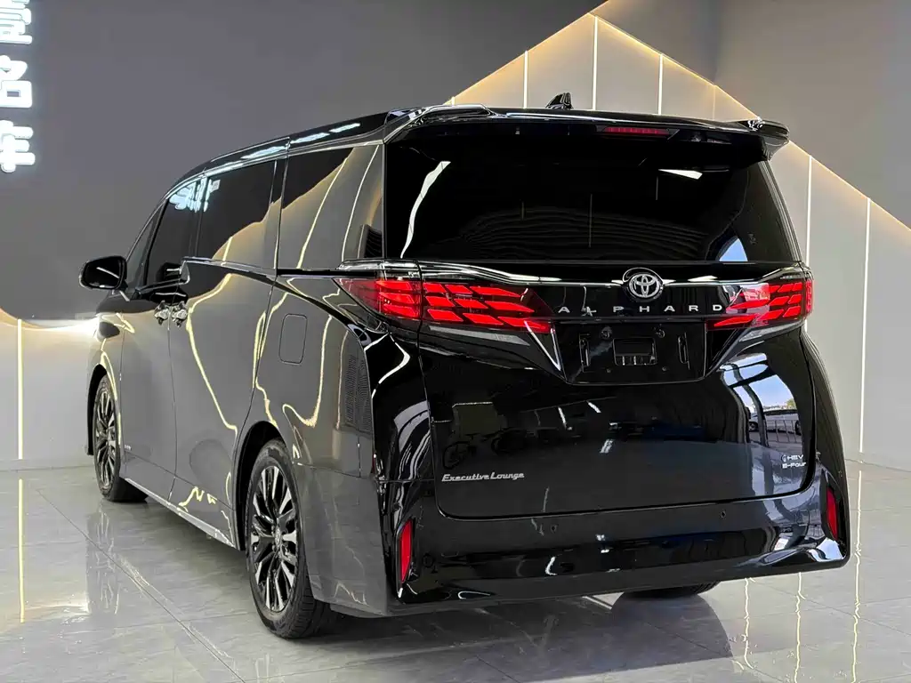 Toyota Alphard — фото 10