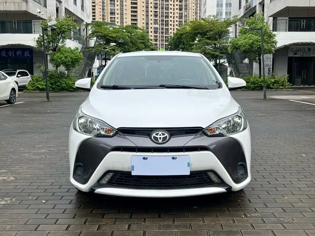 Toyota Yaris L — фото 2