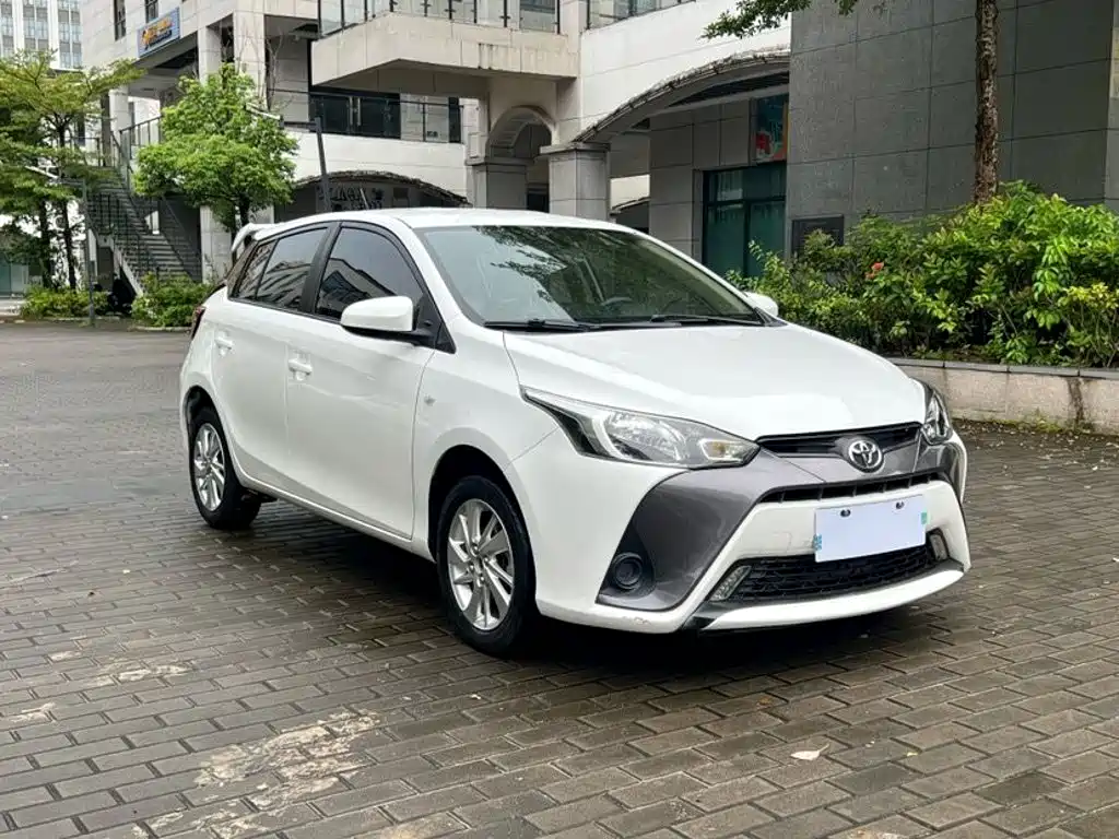 Toyota Yaris L — фото 3