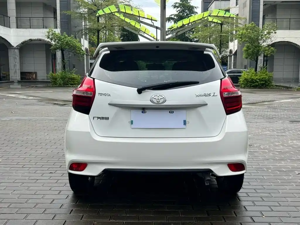 Toyota Yaris L — фото 7