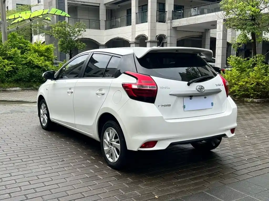 Toyota Yaris L — фото 9