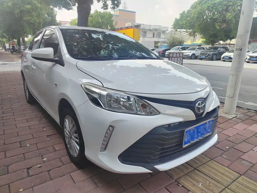 Toyota Vios — фото 3
