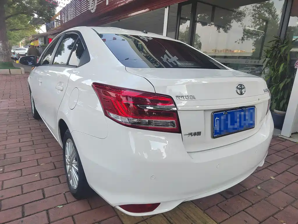 Toyota Vios — фото 4