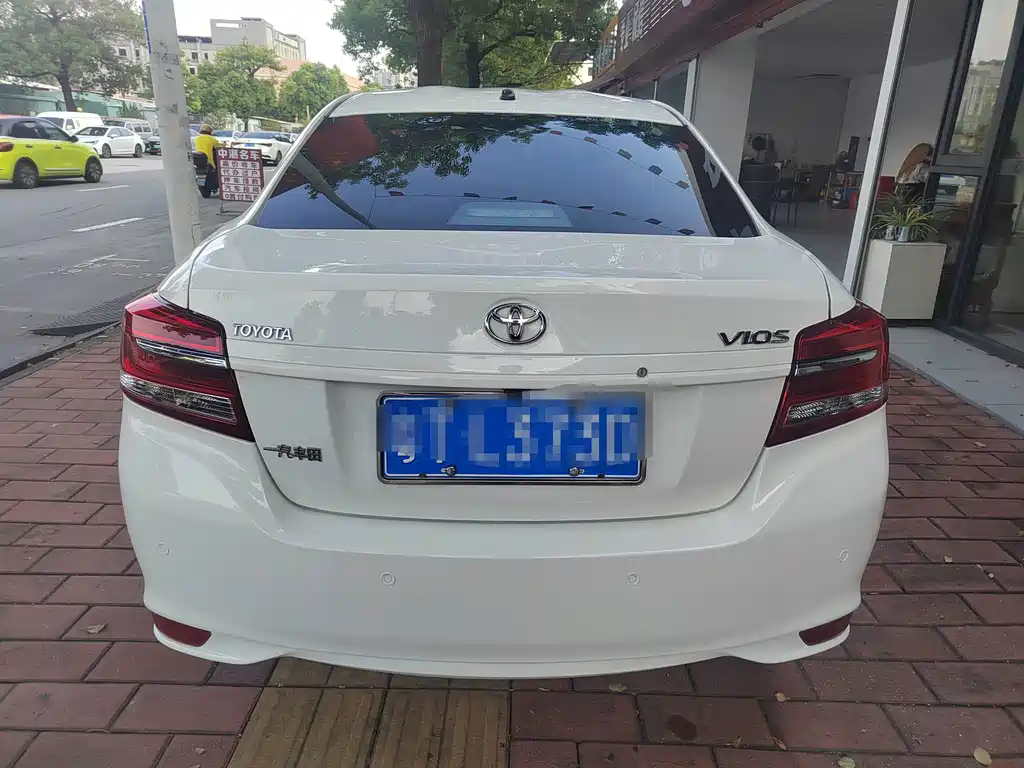 Toyota Vios — фото 5