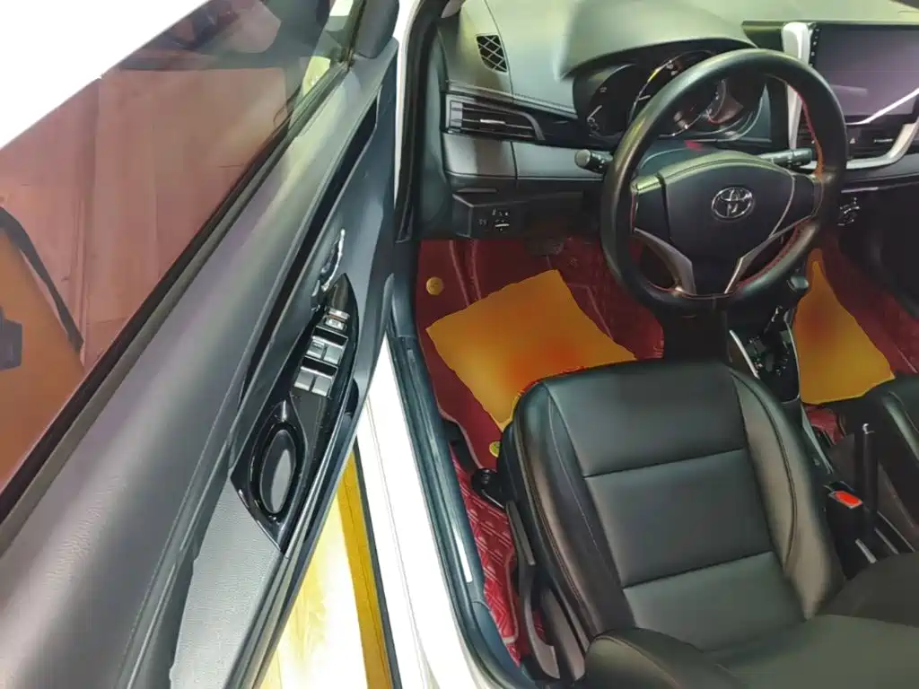 Toyota Yaris L — фото 16