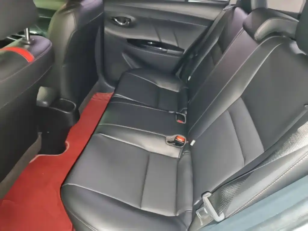 Toyota Yaris L — фото 17