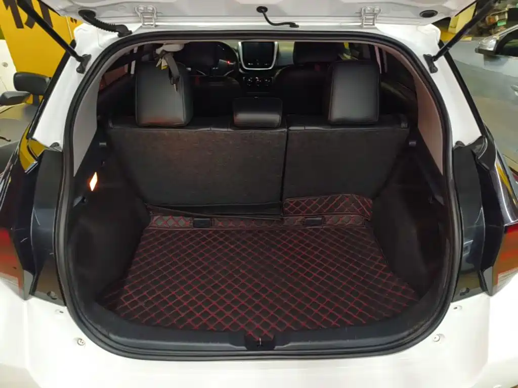Toyota Yaris L — фото 19