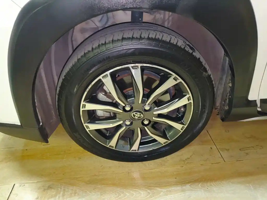 Toyota Yaris L — фото 23