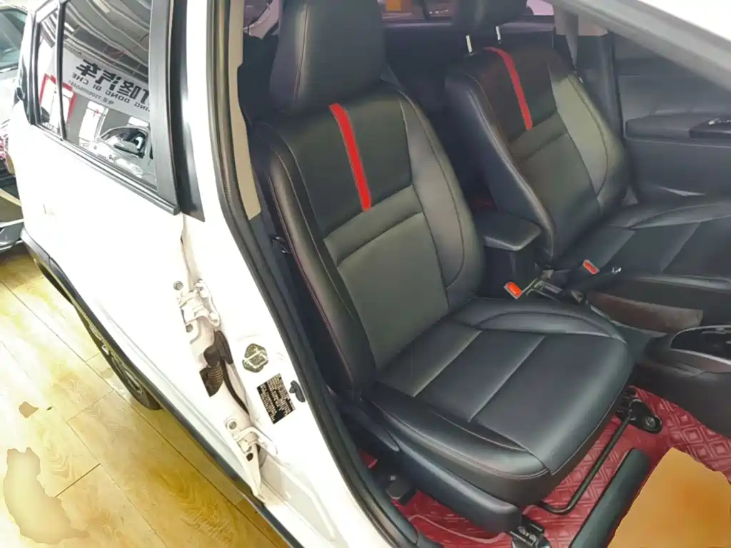 Toyota Yaris L — фото 25