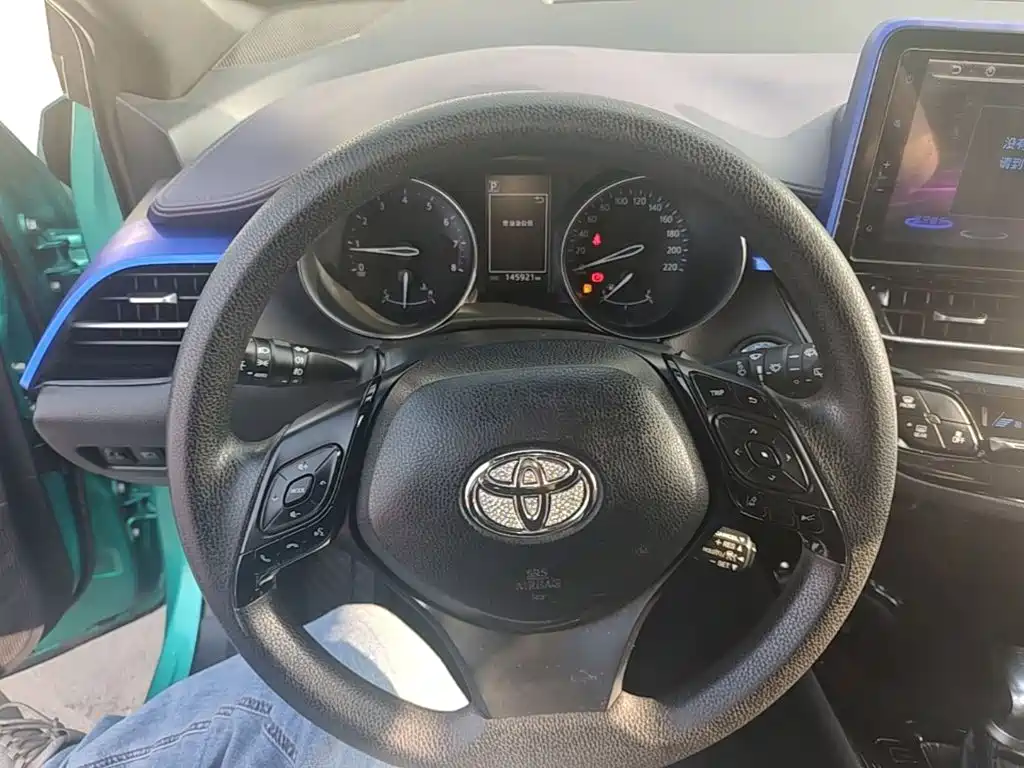 Toyota C-HR — фото 11