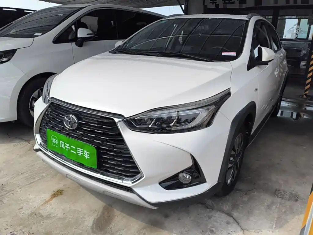 Toyota Yaris L — фото 2