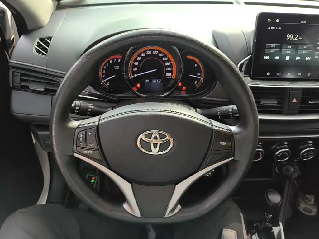 Toyota Yaris L — фото 11