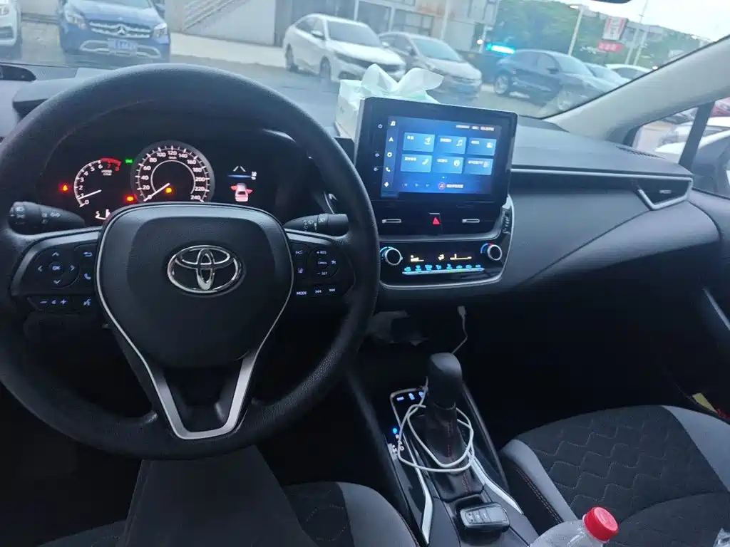 Toyota Corolla — фото 10