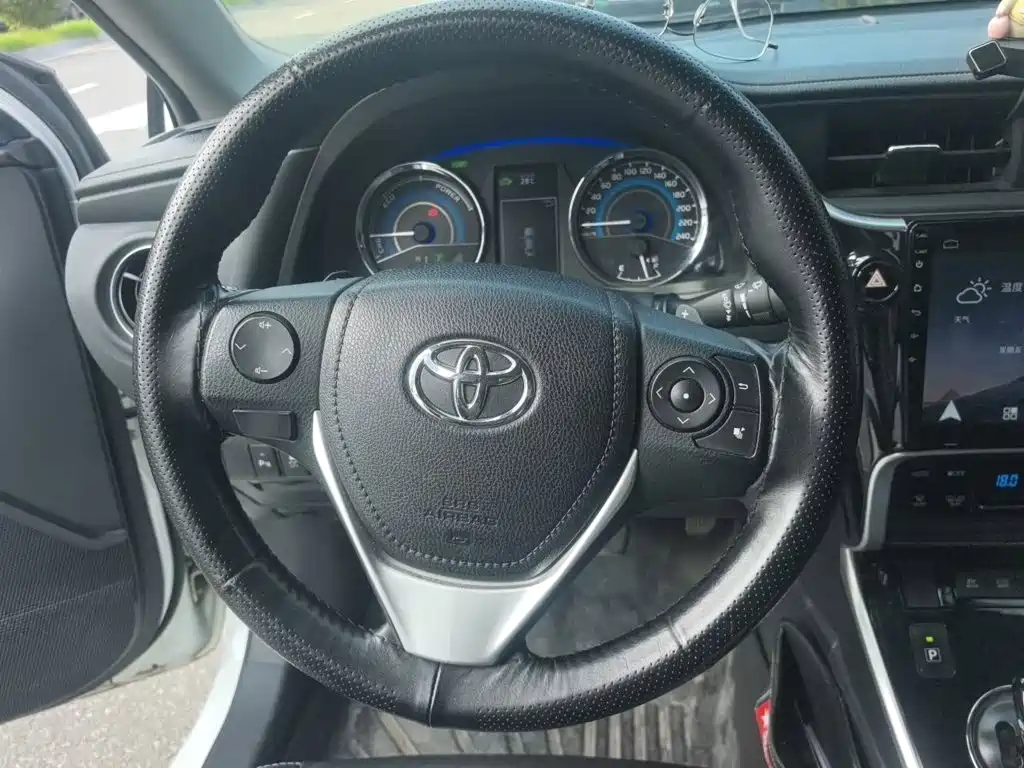Toyota Corolla — фото 3